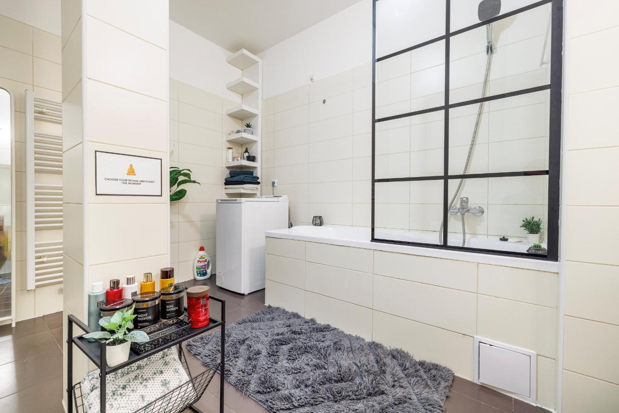 Apartmán Spacious Flat & Parking Possibility, 3 Stops To Wenceslav Square