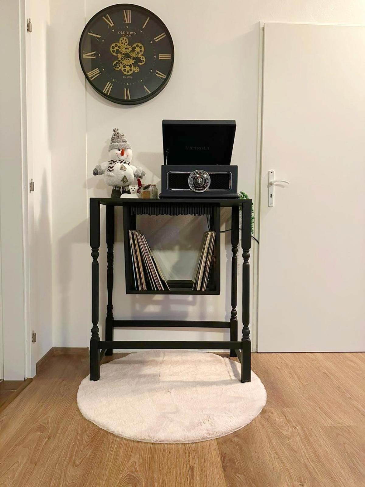 Spacious Flat & Parking Possibility, 3 Stops To Wenceslav Square * Praha