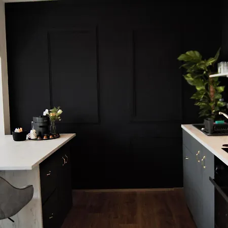 Spacious Flat & Parking Possibility, 3 Stops To Wenceslav Square Prague Exterior photo