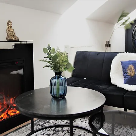 Spacious Flat & Parking Possibility, 3 Stops To Wenceslav Square Prague Exterior photo